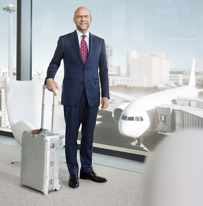 GORDON RISKE &ndash; Chief Executive Officer (photo)