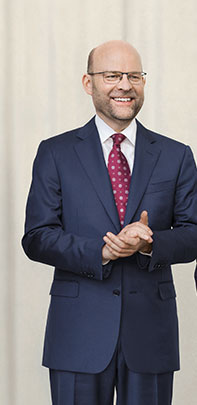 GORDON RISKE &ndash; Chief Executive Officer (photo)