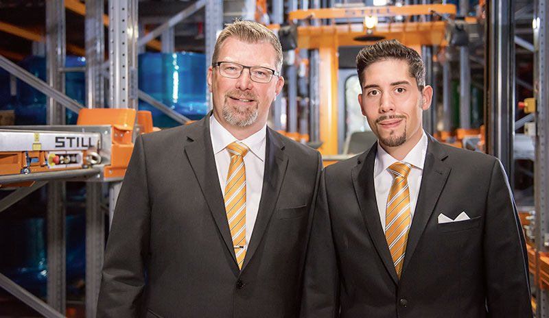 Christian Heuchemer (rechts), gesch&auml;ftsf&uuml;hrender Gesellschafter, mit Thomas Schmidt, Werkleiter des Kunststoffwerkes (Foto)