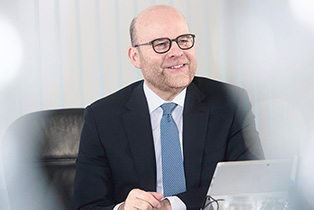Gordon Riske, Vorsitzender des Vorstands (portrait)